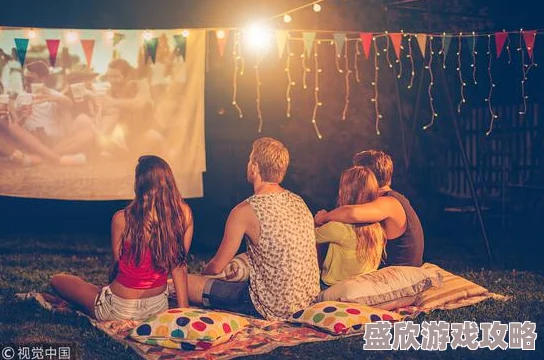 荡女淫春完整版在线观看小区花园今晚将举办露天电影放映会