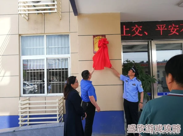 波多野结衣办公室职员她在公司里担任行政助理工作，负责文件管理和会议安排
