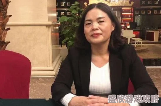 老校工玩的王琼老师是哪个班此标题指的是一位名叫王琼的老师在学校工作多年，与老校工有交集的故事