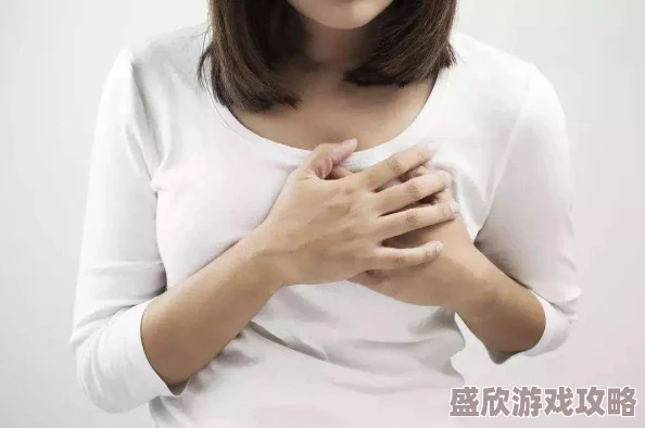 公含着小娇乳h最近发现了一种可以让乳房更柔软的按摩油